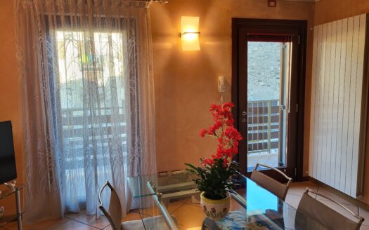 COSTA VOLPINO (BG) FRAZ. CORTI VENDESI NUDA PROPRIETA’ DI APPARTAMENTO CON BOX DOPPIO.