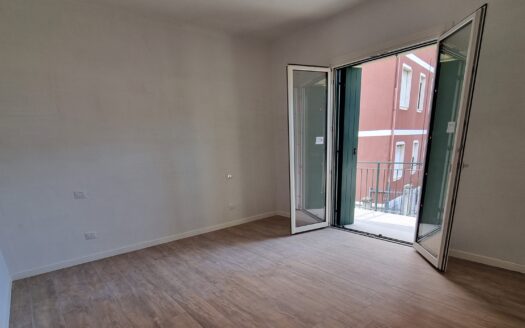 ARTOGNE (BS) VENDESI TRILOCALE CON BOX.