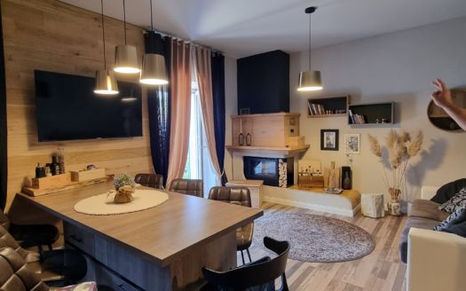 PISOGNE (BS)-ZONA CENTRALE-VENDESI CASA SEMINDIPENDENTE.