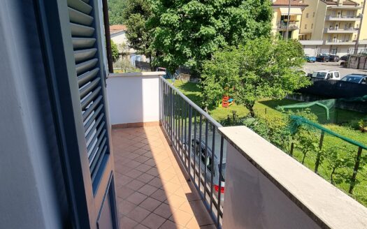 PISOGNE (BS)-ZONA CENTRALE-VENDESI CASA SEMINDIPENDENTE.