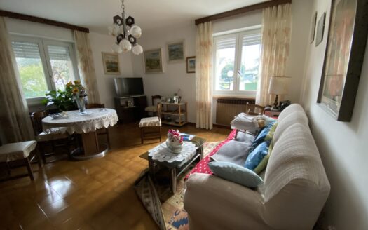 ROGNO (BG) VENDESI TRILOCALE CON BOX E CANTINA.