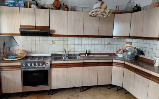 PIAN CAMUNO (BS) FRAZ. VISSONE VENDESI PORZIONE DI FABBRICATO TERRA-CIELO.