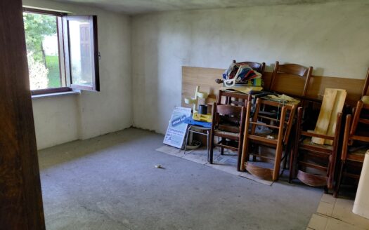 PIAN CAMUNO (BS) FRAZ. VISSONE VENDESI PORZIONE DI FABBRICATO TERRA-CIELO.