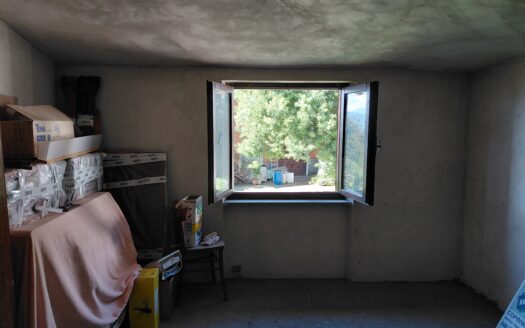 PIAN CAMUNO (BS) FRAZ. VISSONE VENDESI PORZIONE DI FABBRICATO TERRA-CIELO.