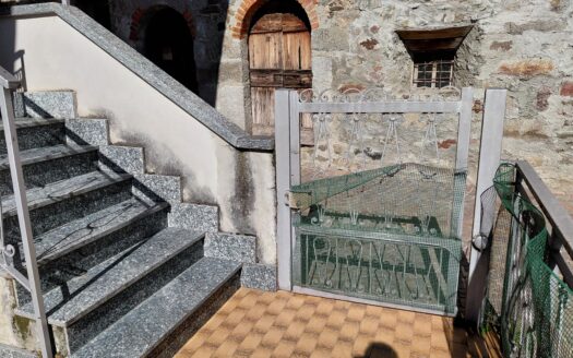 PIAN CAMUNO (BS) FRAZ. VISSONE VENDESI PORZIONE DI FABBRICATO TERRA-CIELO.