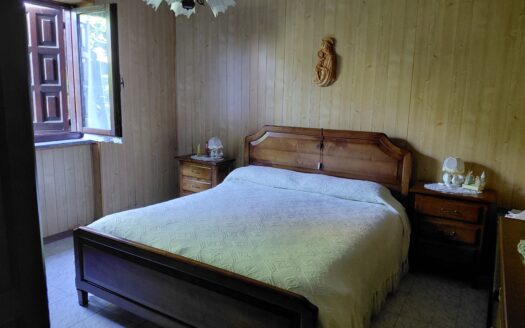 PIAN CAMUNO (BS) FRAZ. VISSONE VENDESI PORZIONE DI FABBRICATO TERRA-CIELO.