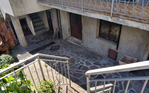 PIAN CAMUNO (BS) FRAZ. VISSONE VENDESI PORZIONE DI FABBRICATO TERRA-CIELO.