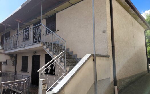 PIAN CAMUNO (BS) FRAZ. VISSONE VENDESI PORZIONE DI FABBRICATO TERRA-CIELO.