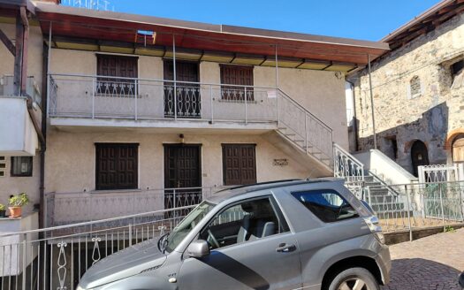 PIAN CAMUNO (BS) FRAZ. VISSONE VENDESI PORZIONE DI FABBRICATO TERRA-CIELO.