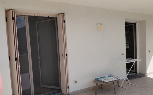 PISOGNE (BS) VENDESI QUADRILOCALE CON BOX.