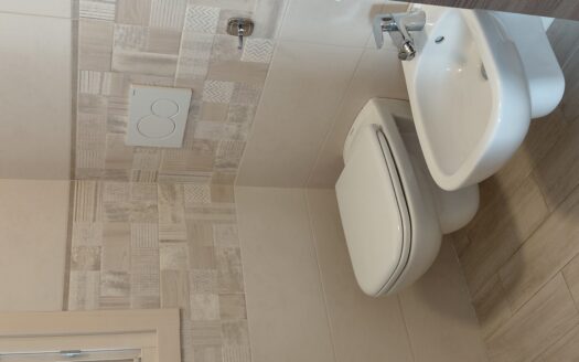PISOGNE (BS) VENDESI QUADRILOCALE CON BOX.
