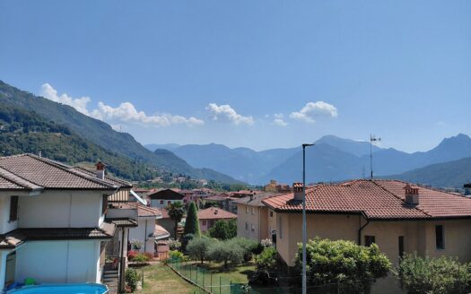 SOVERE (BG) VENDESI AMPIO TRILOCALE CON TAVERNA E BOX.